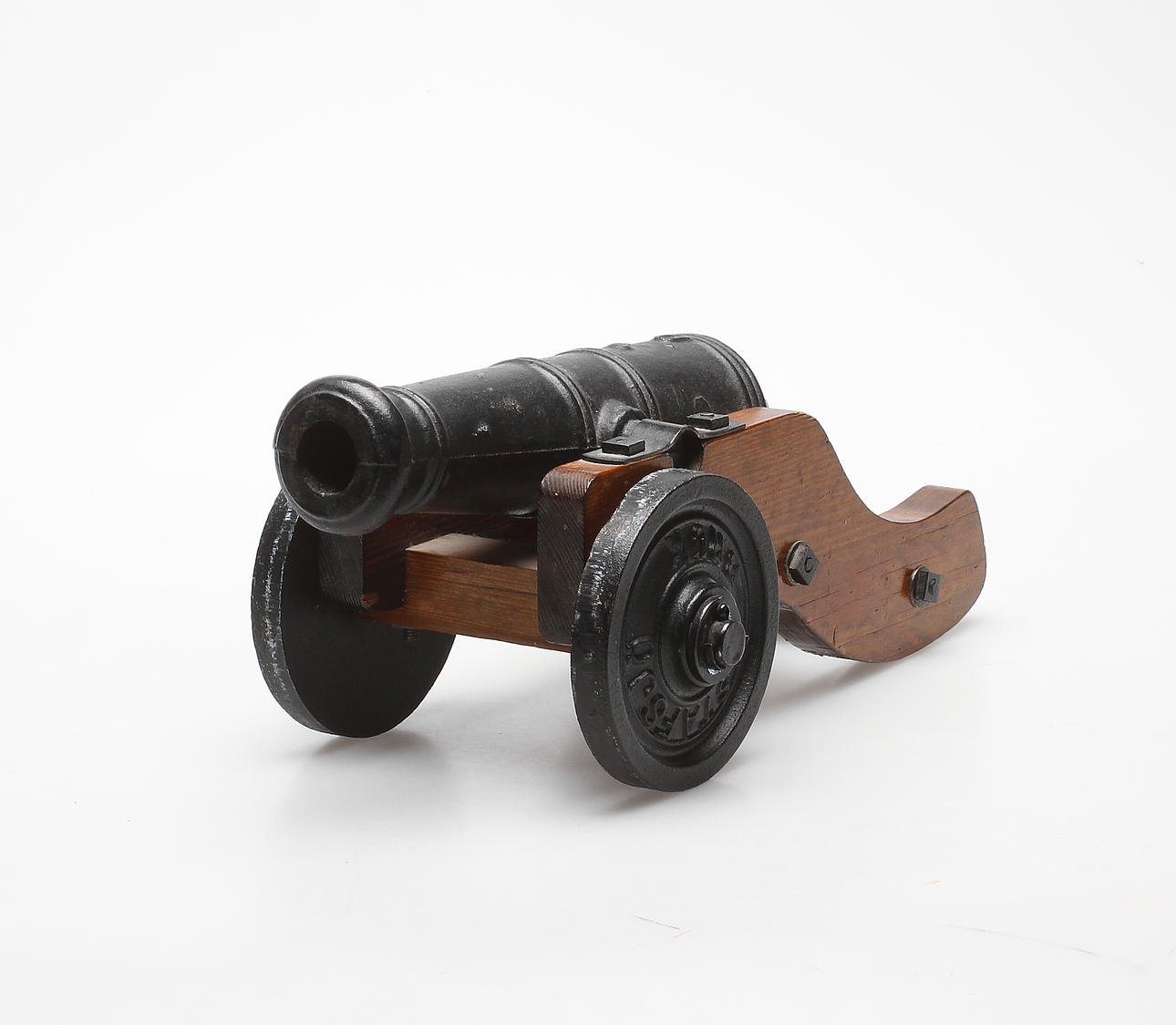 SALUTKANON, gjutjär och trä, Stavsjö Bruk, 1900-tal.