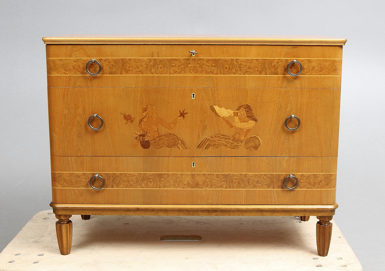 BYRÅ, möjligtvis mjölby intarsia, 1940 tal.