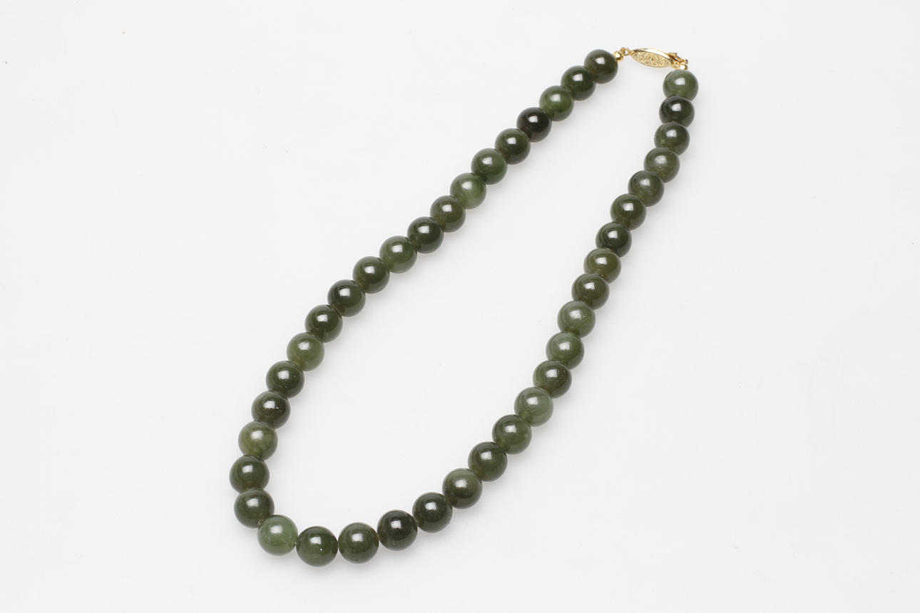 COLLIER, nefrit / grøn sten.