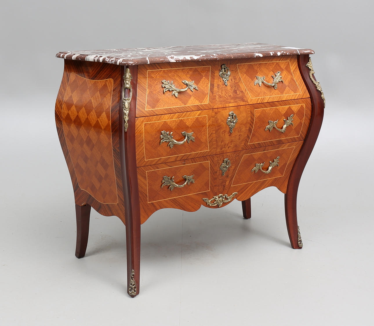 BYRÅ, Rydén Möbler i Nybro, nyrokokostil, 1900-talets andra hälft.