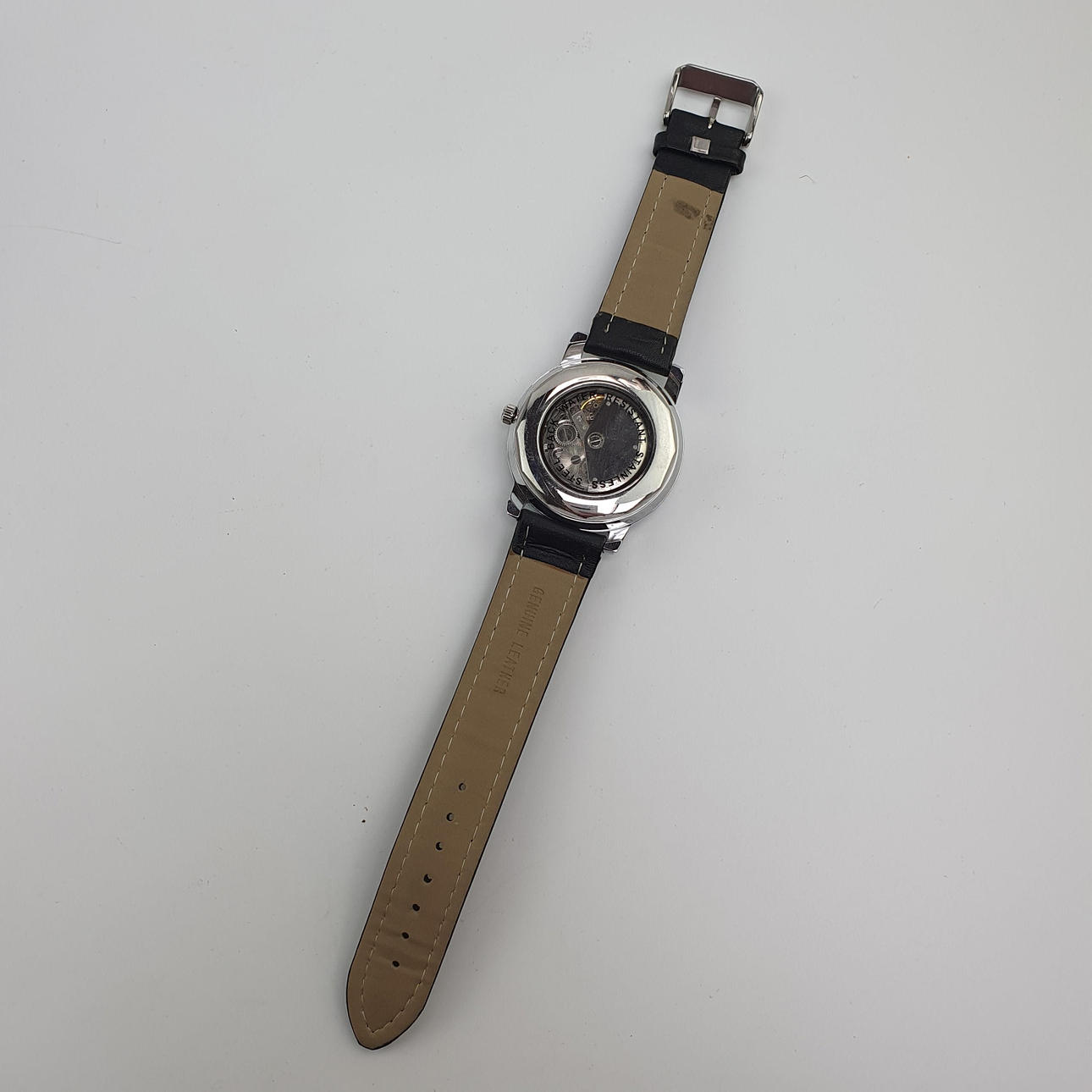 --MEN'S WRISTWATCH 