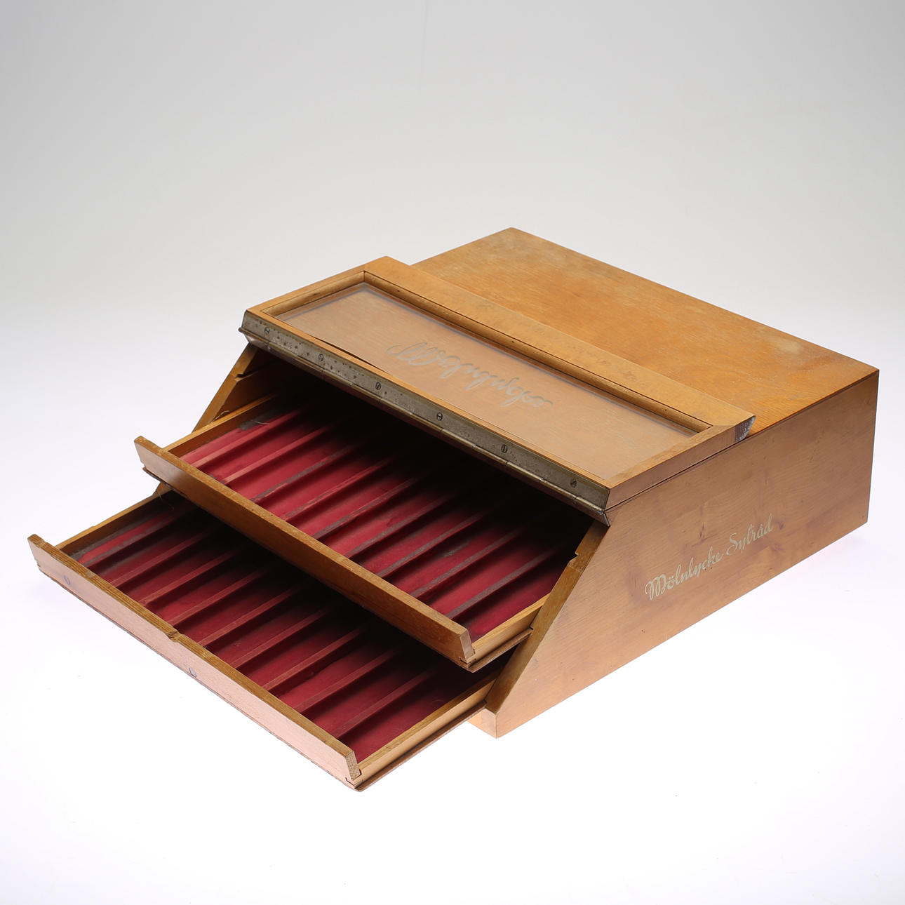 SEWING THREAD DISPLAY, Mölnlycke sewing thread, 1900s.