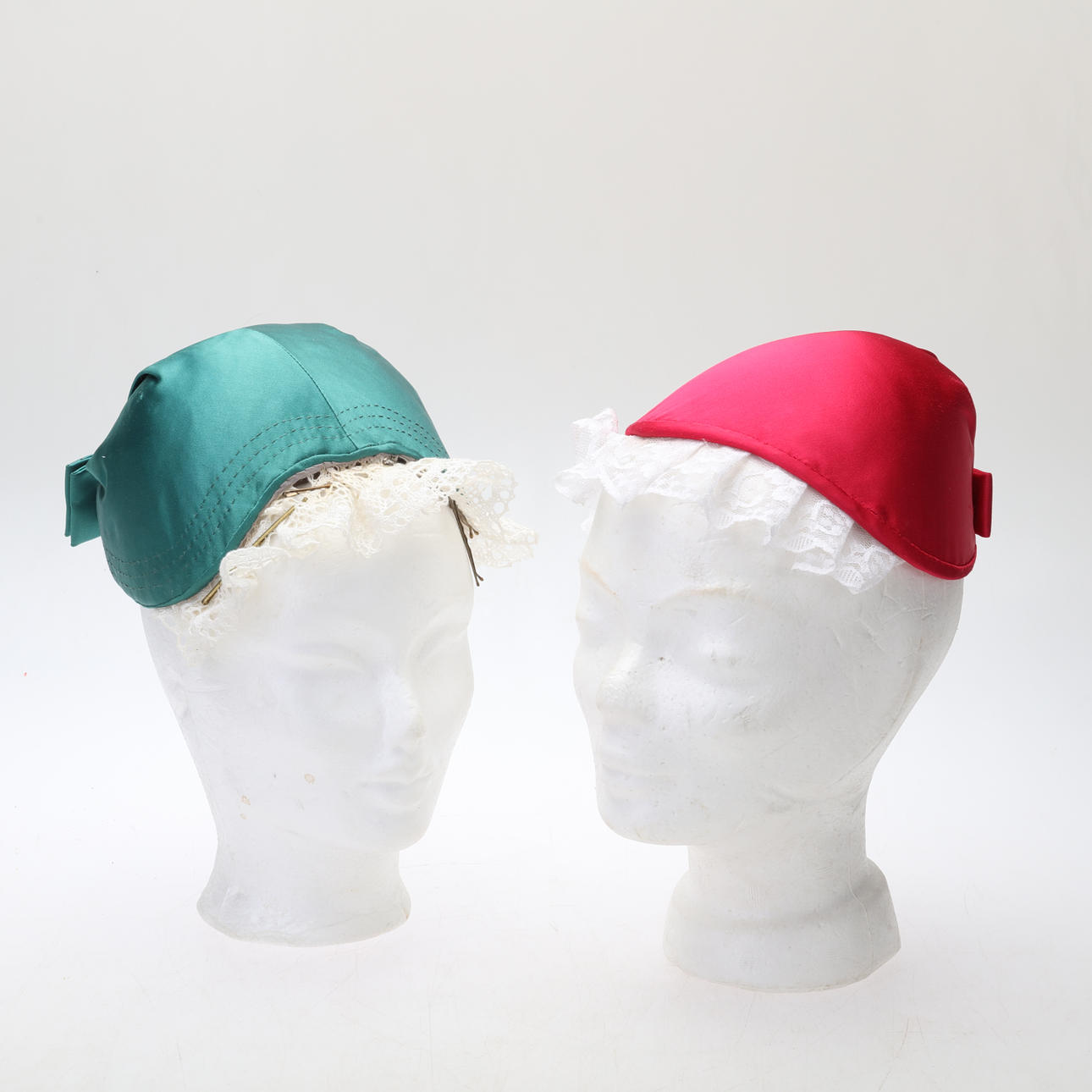 Hätta/ Bindmössa till Folkdräkt, 2 st.