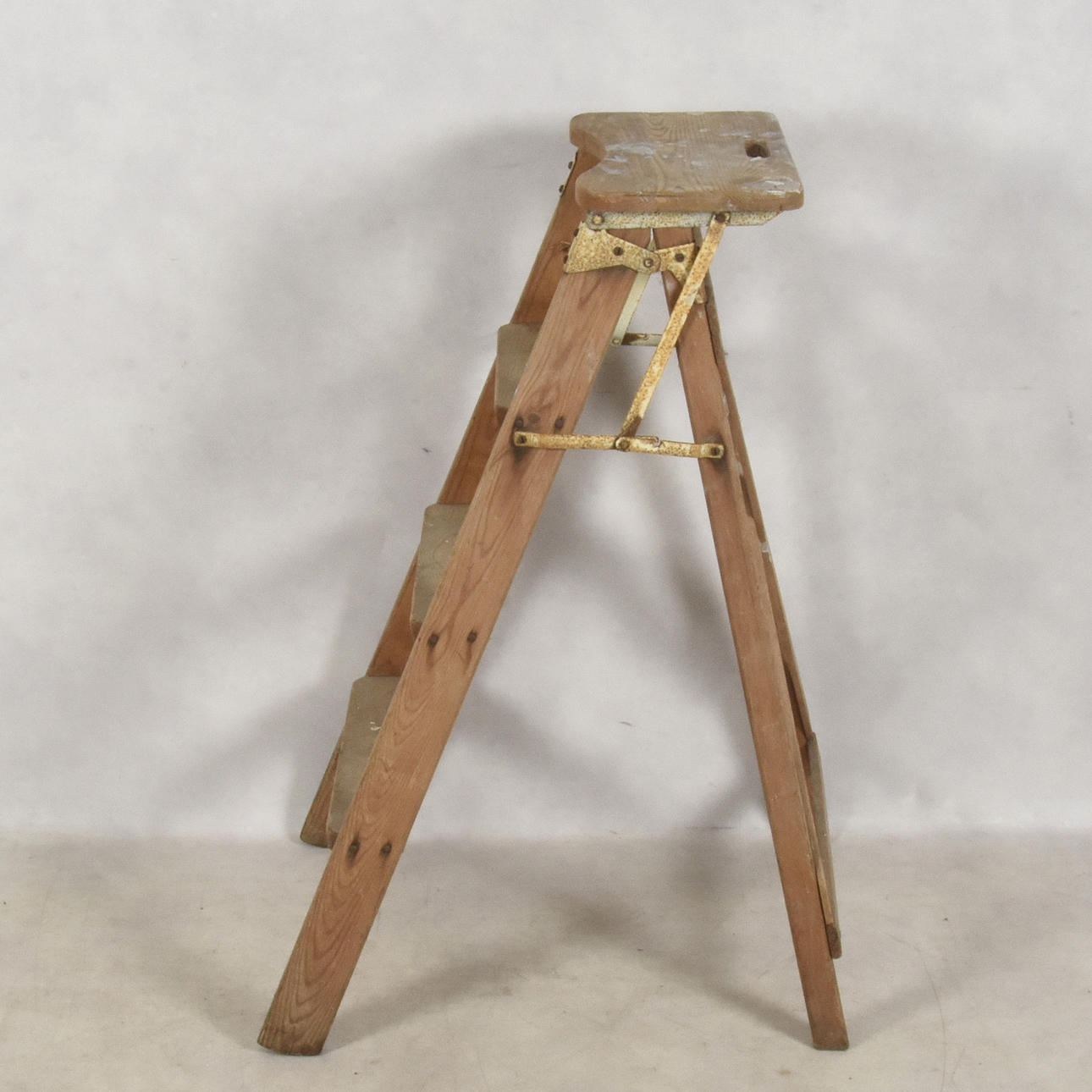 STIGE, træ, 20. århundrede.