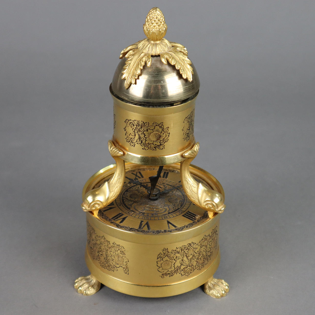 --Two-part TABLE CLOCK - England 20th century, brass.
