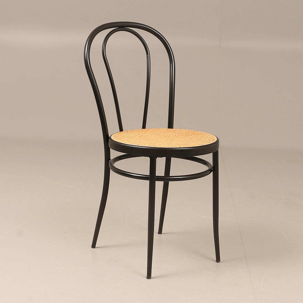 Stuhl, Metall mit geflochtener Sitzfläche.