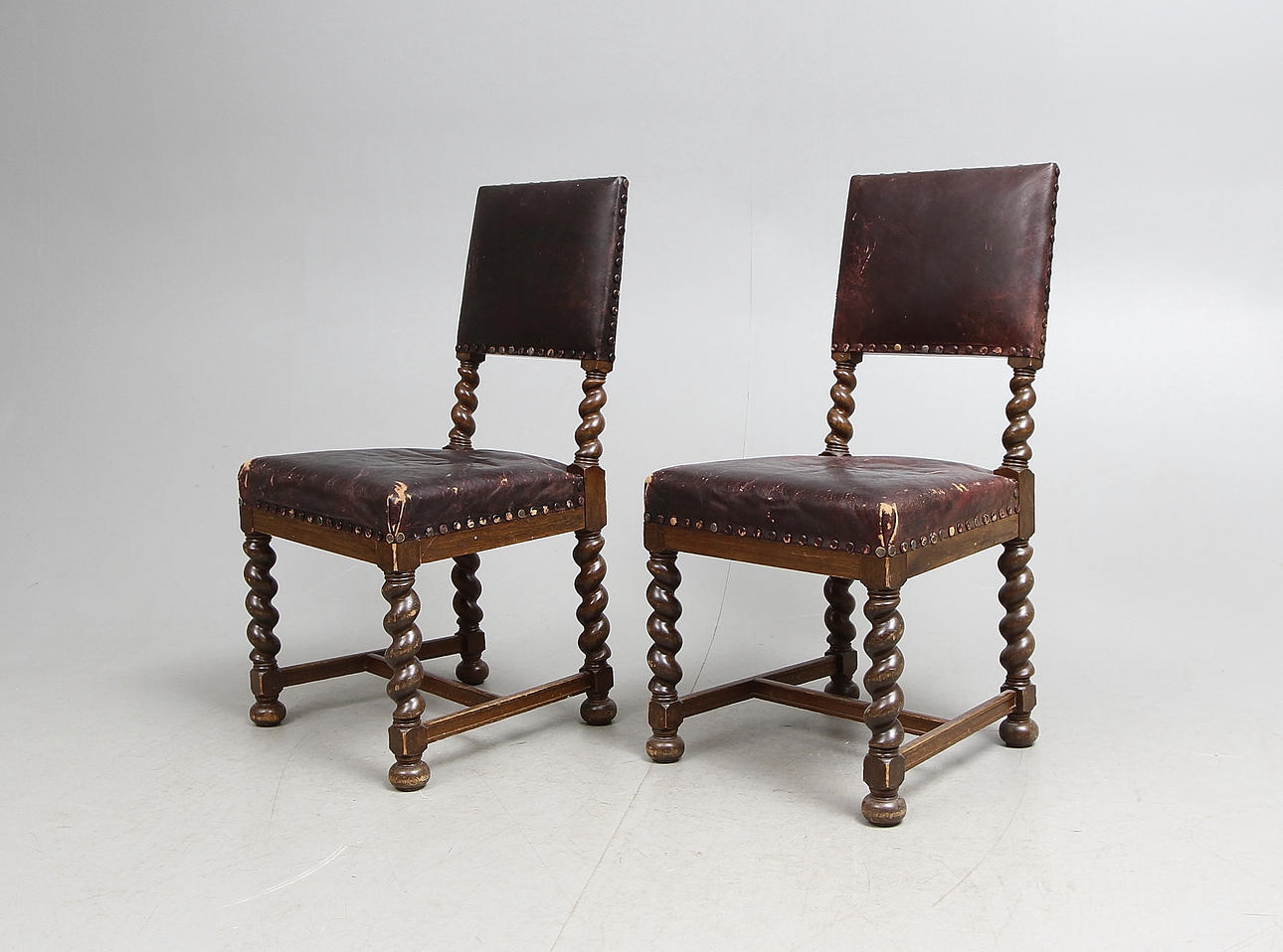 MATSALSSTOLAR, ett par, barockstil, 1900-talets första hälft.