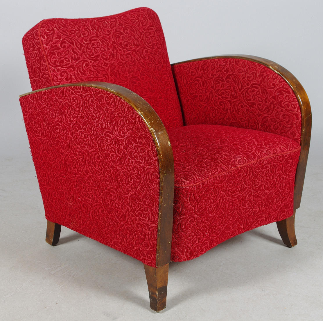 CLUBFÅTÖLJ, röd klädsel med björkkarmar.