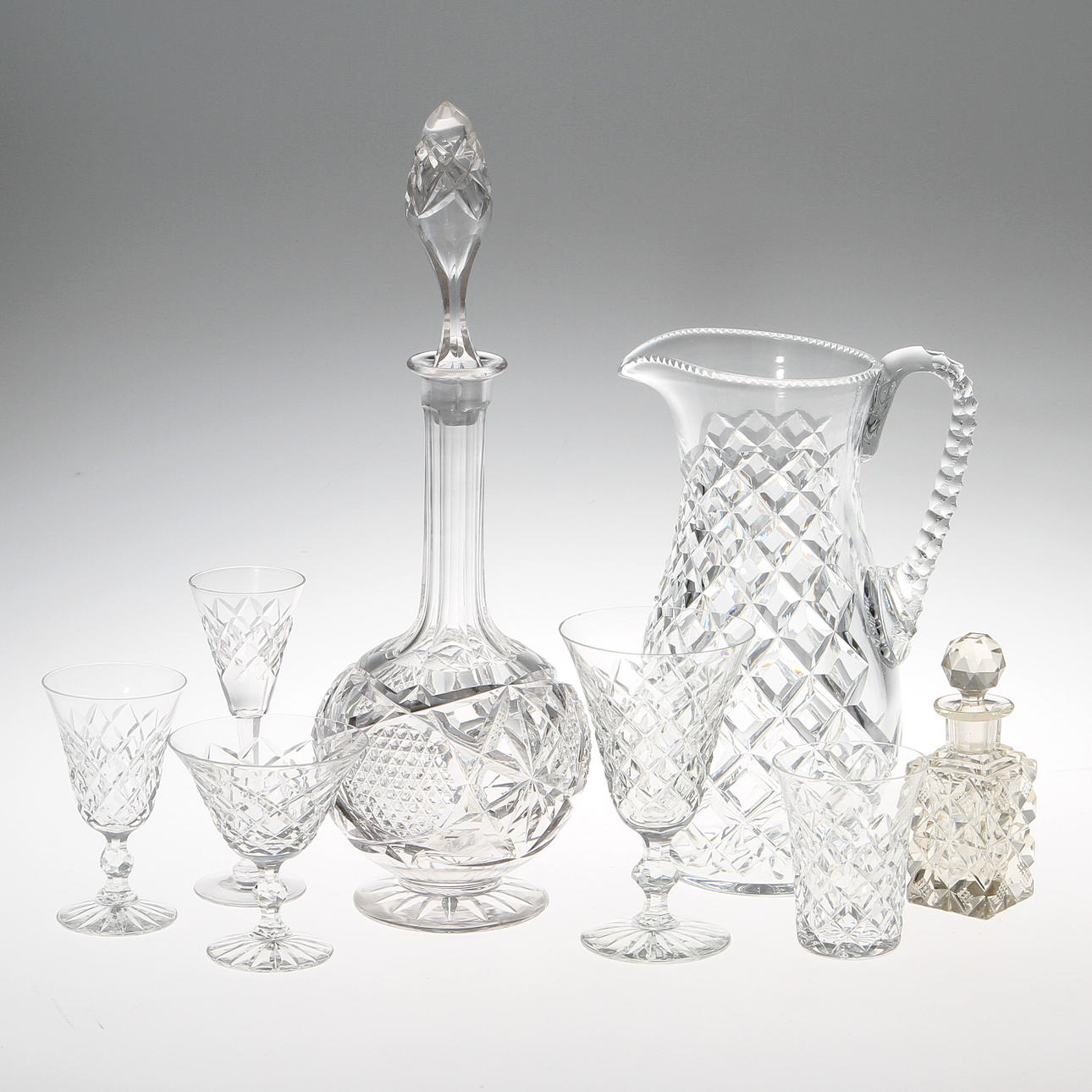 GLASSERVIS, 39 dlr. Boda, helkristall.