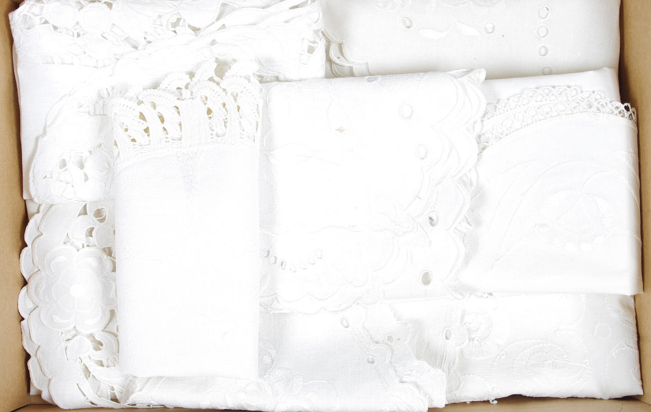 DUKAR MED ENGELSKT BRODERI MM.