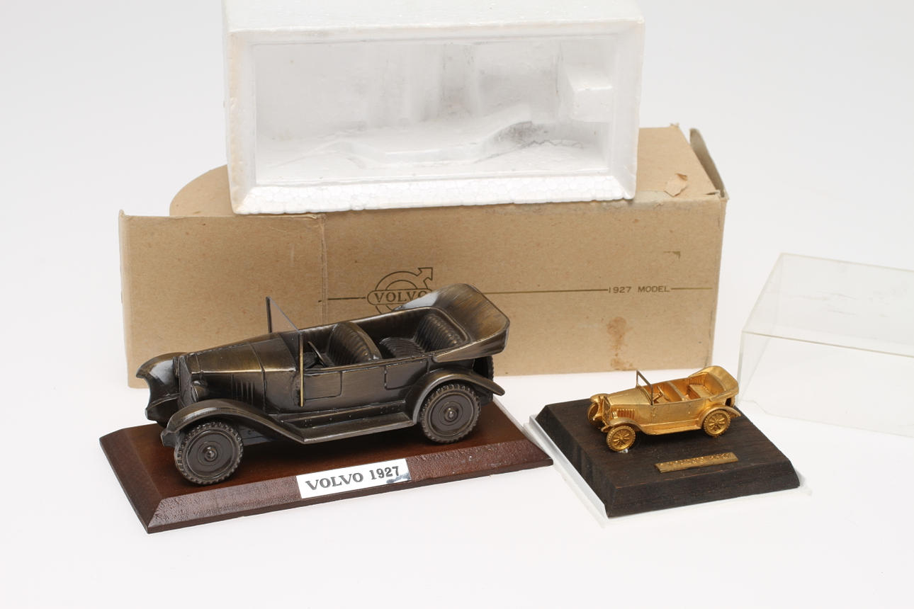 MODELLBILAR VOLVO 1927 2 OLIKA i ORIGINALKARTONGER.
