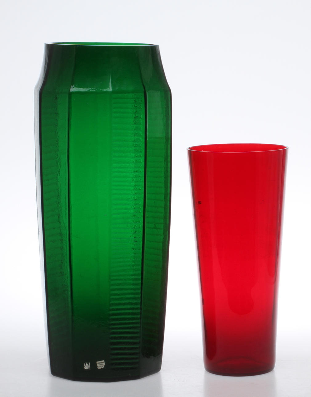 VASER, 2 st, glas varav en Christer Sjögren, Lindshammar.