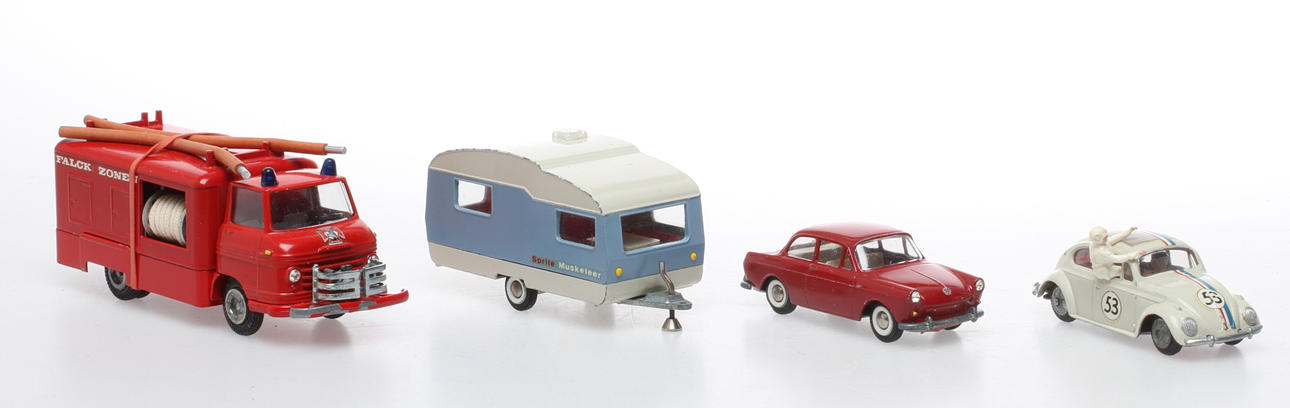 MODELLBILAR TEKNO 4 delar. Brandbil, husvagn, VW och VW1500.