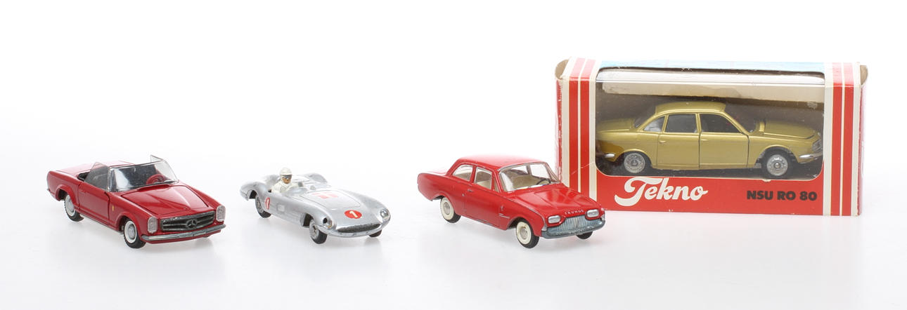 MODELLBILAR TEKNO 4 delar. NSU, Taunus, Ferrari, Mercedes. Delvis originalkartong.