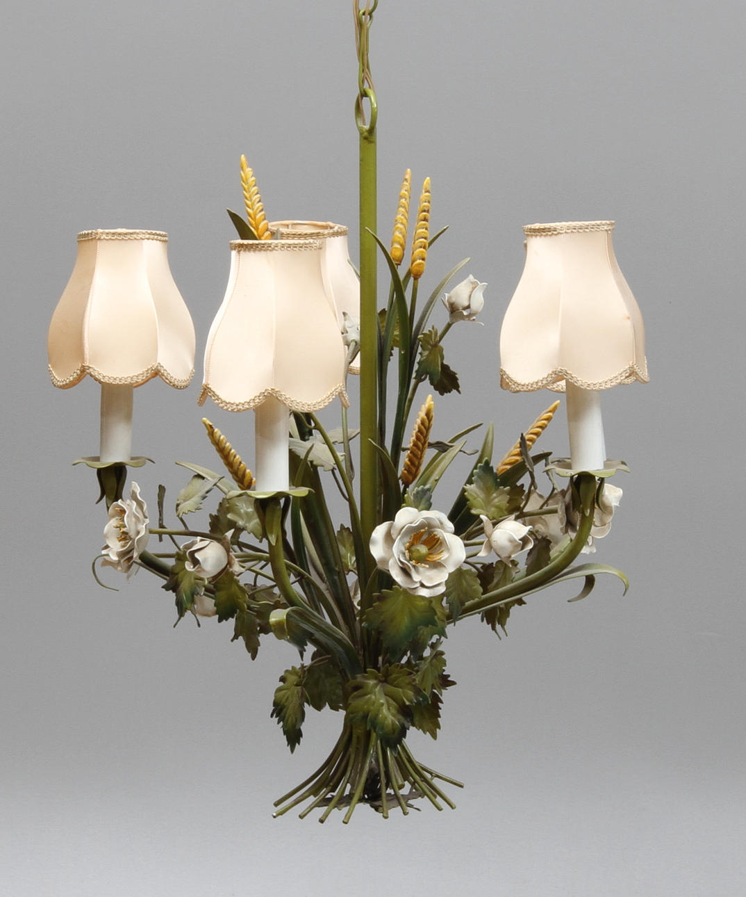 TAKLAMPA, metall, med växtdekor, 5 ljuspunkter, 1900-talets andra hälft.