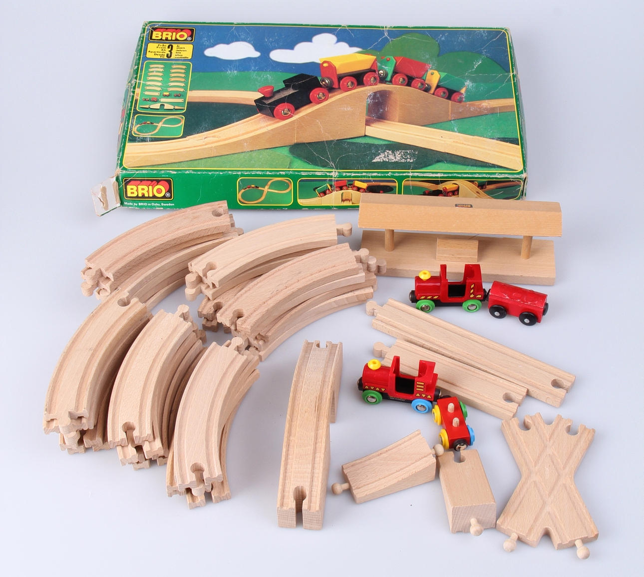 JÄRNVÄGSSPÅR, och tåg, 43 delar, Brio.