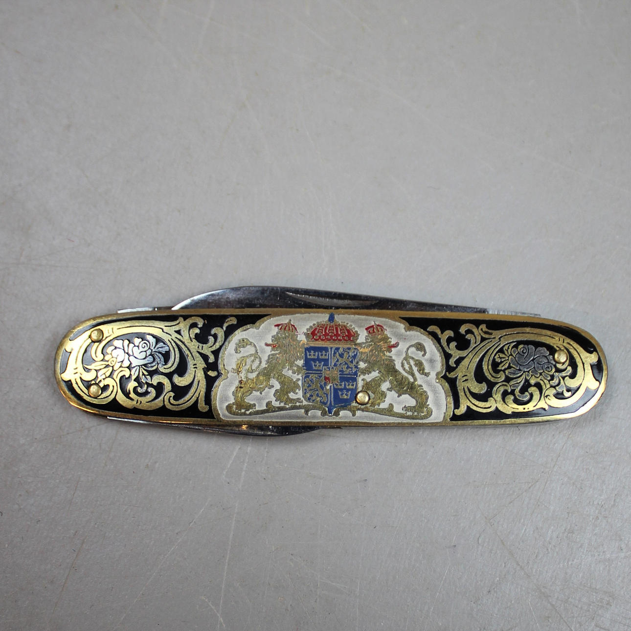 FALLING KNIFE with three kroner emblem, EKA Sweden.