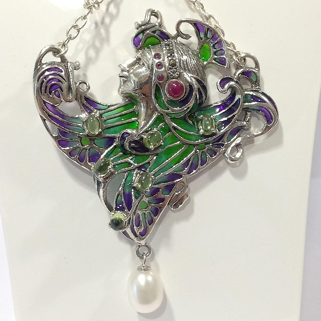 HALSKETTE BURLESQUE-TÄNZERIN.