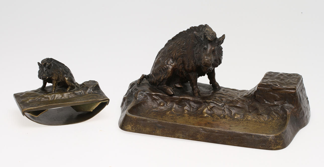 BORDSUPPSATS, 2 delar, brons, omkring 1900.