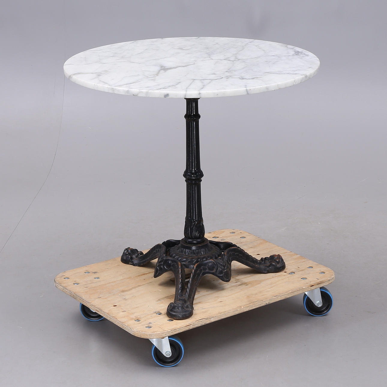 MESA PILAR, mármol/hierro fundido.