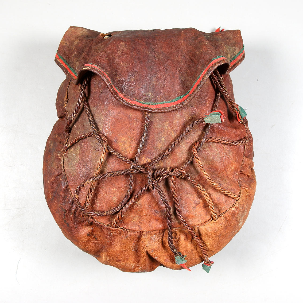 RYGGSÄCK, läder, Samisk arbete. 18/1900-tal.