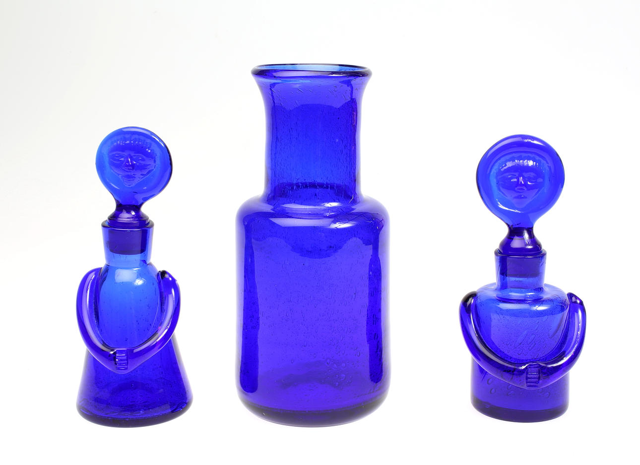 ERIK HÖGLUND. VAS samt karaffer.