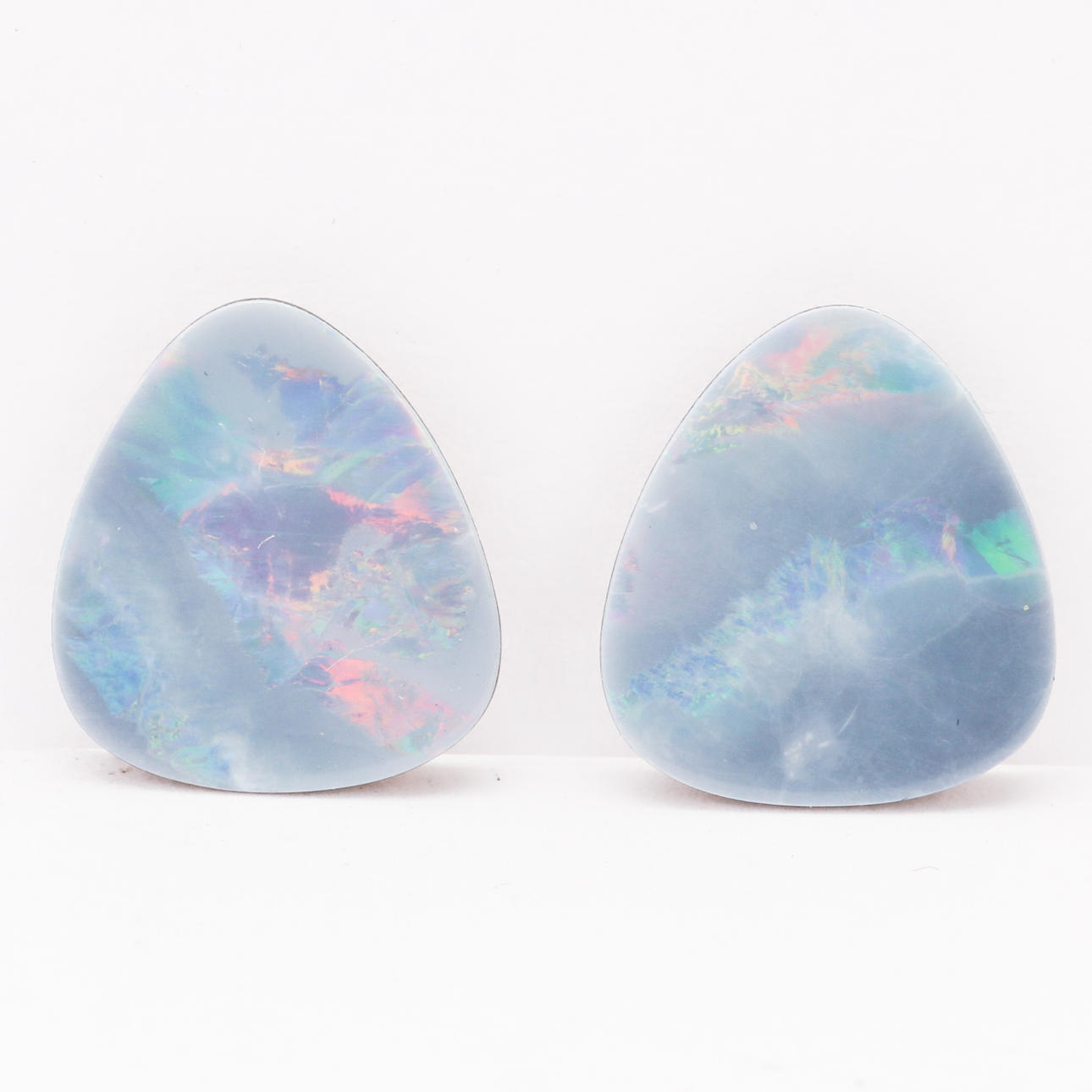 OPAALIT, vaaleansininen, hyvä väripeli.