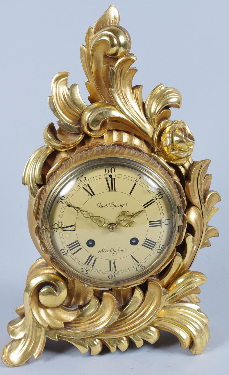 BORDSPENDYL, förgylld, rokokostil.