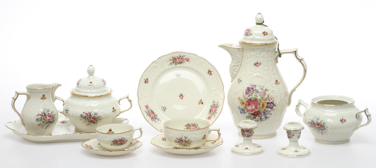 KAFFE- och MOCCASERVIS, ca 40 delar, porslin, "Sanssouci" Rosenthal.