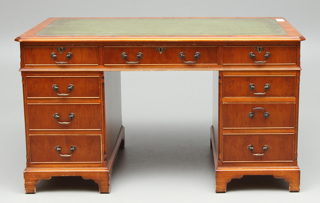 SKRIVBORD med hurtsar, Adam Richwood, London, England, 1900-tal.