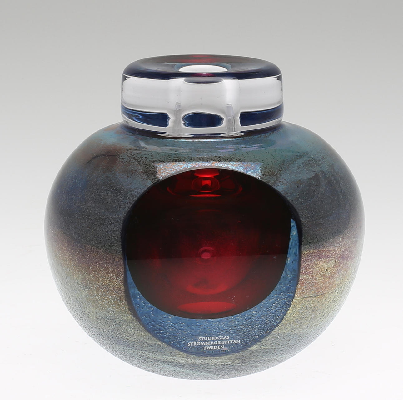 VAS i konstglas. Strömbergshyttan. Signerad Mikael Axenbrant.