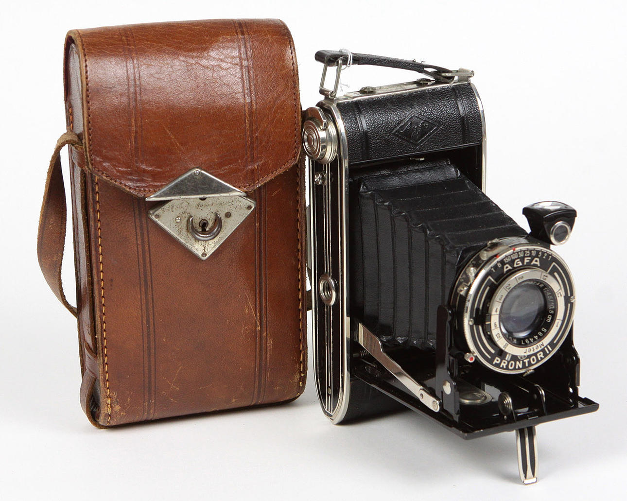 ANTIKE ROLLFILMKAMERA *AGFA BILLY RECORD*.