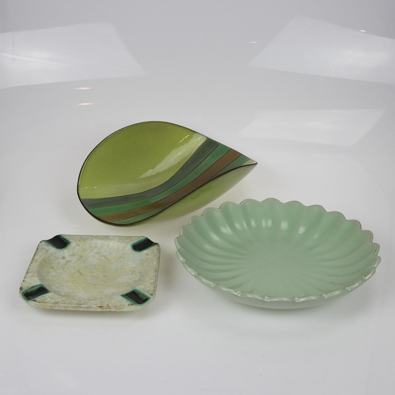 SKÅLAR och ASKFAT, glaserat stengods, Upsala-Ekeby.