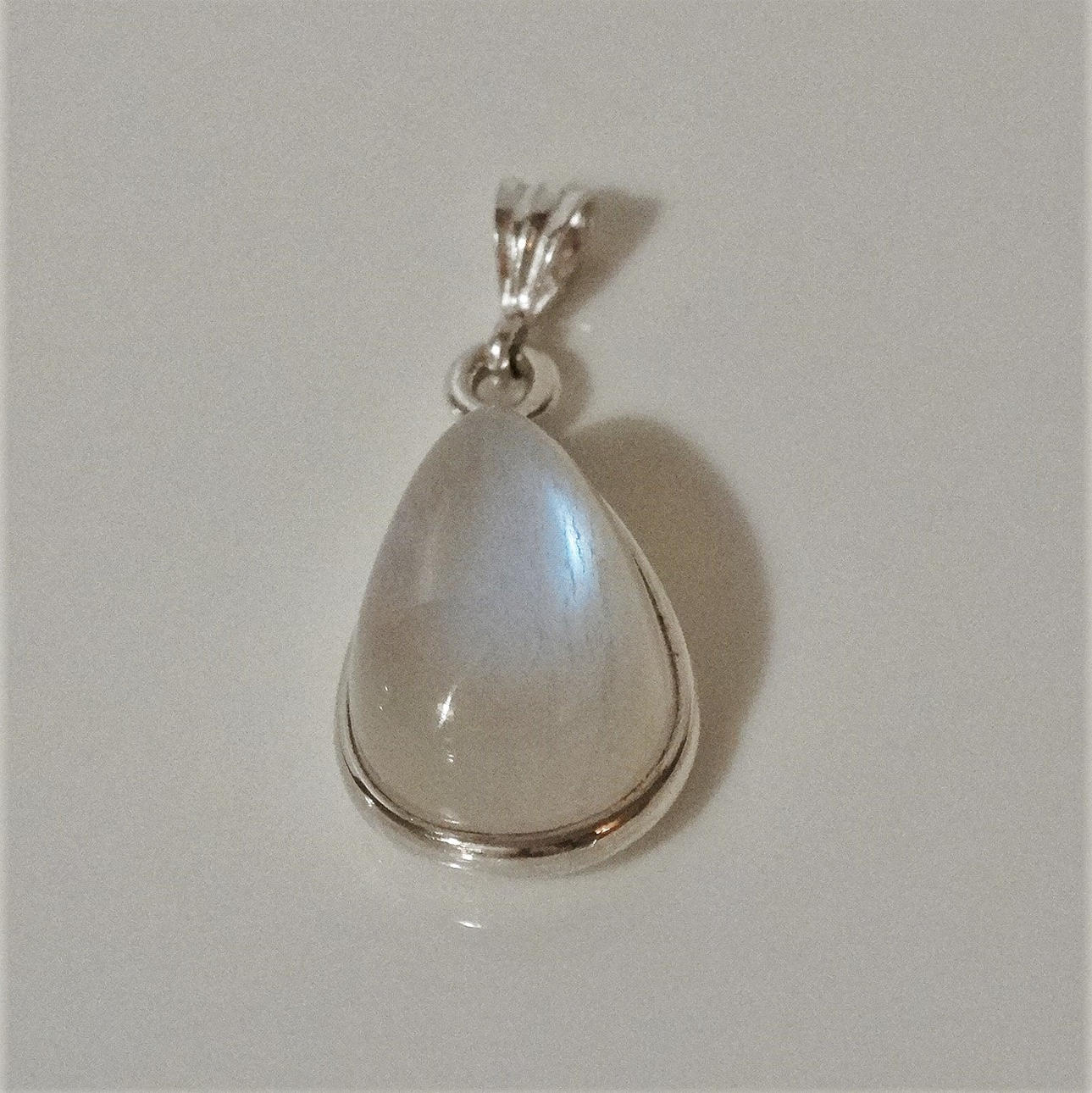 CEYLON-MONDSTEIN ANHÄNGER.