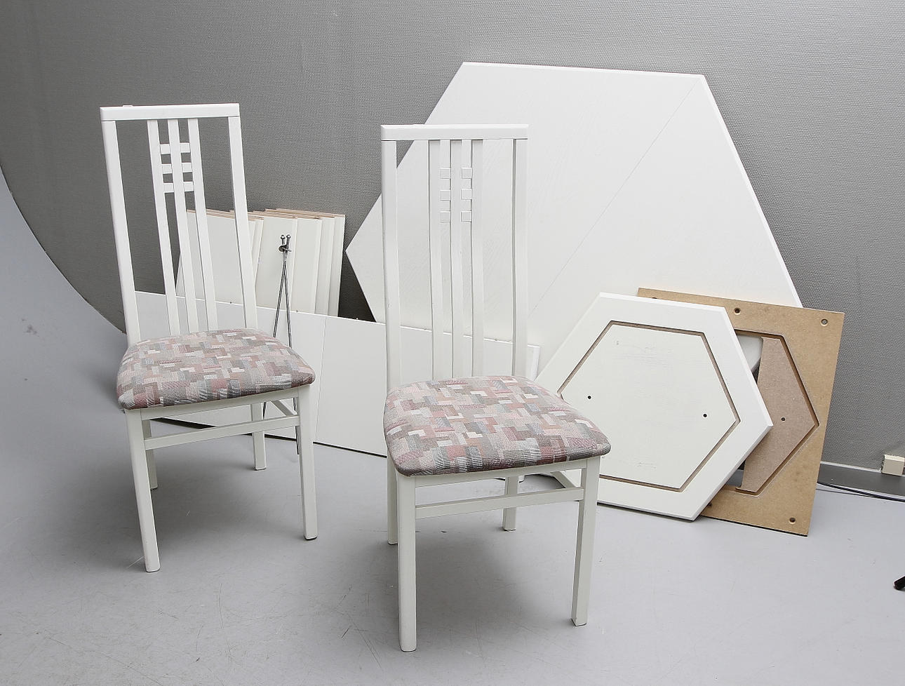 MATSALSMÖBEL, 7 delar. 1900-talets andra hälft.