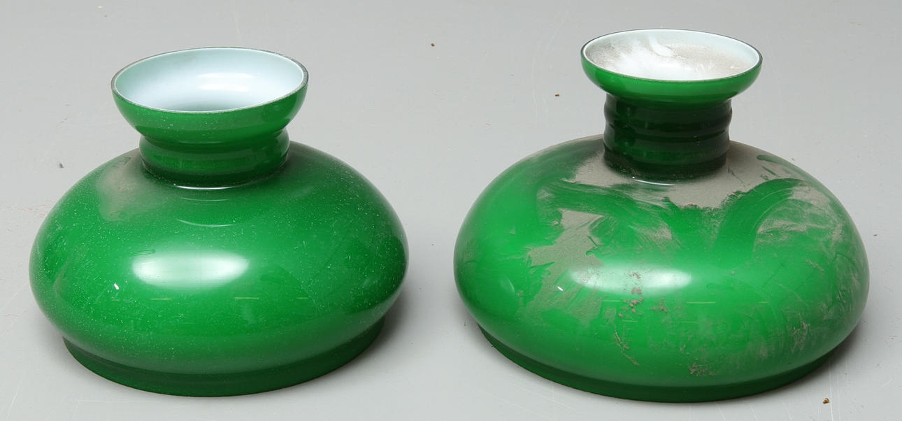 LAMPSKÄRMAR, 8 st för bordsfotogenlampor, 1900-tal.