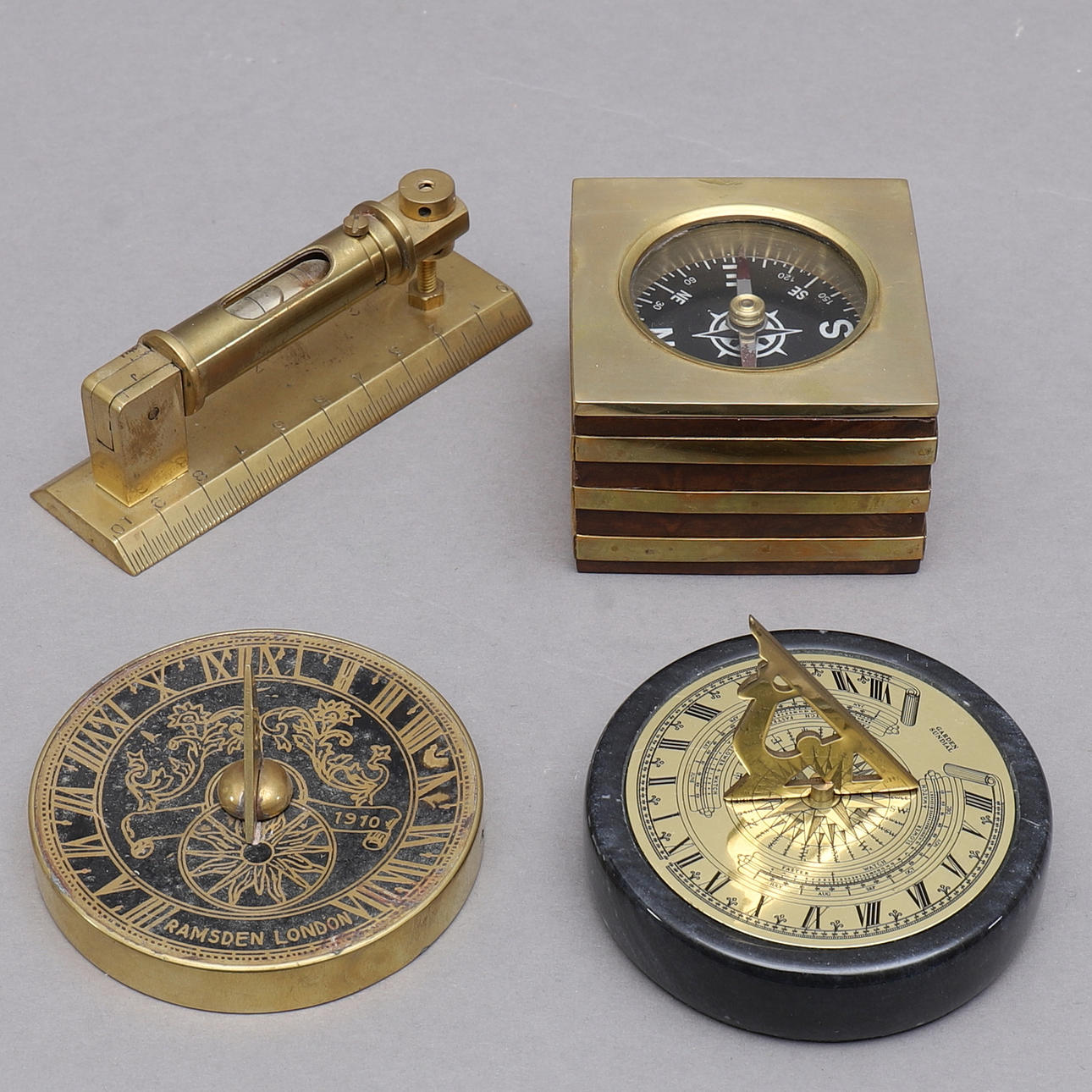 SUNDAL & KOMPAS, vaterpas, 4 dele, messing, replikaer.