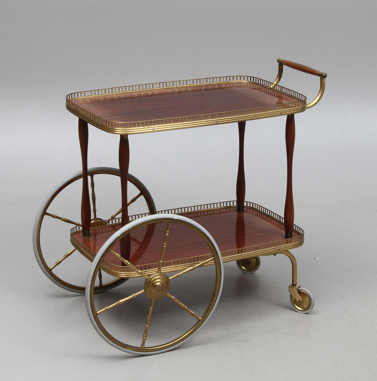 SERVERINGSVAGN, 1900-talets andra hälft.