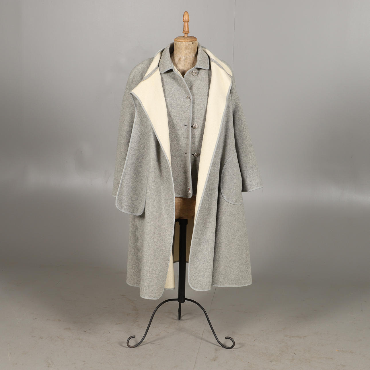 COAT, 2-piece, wool, Wetherall, England.