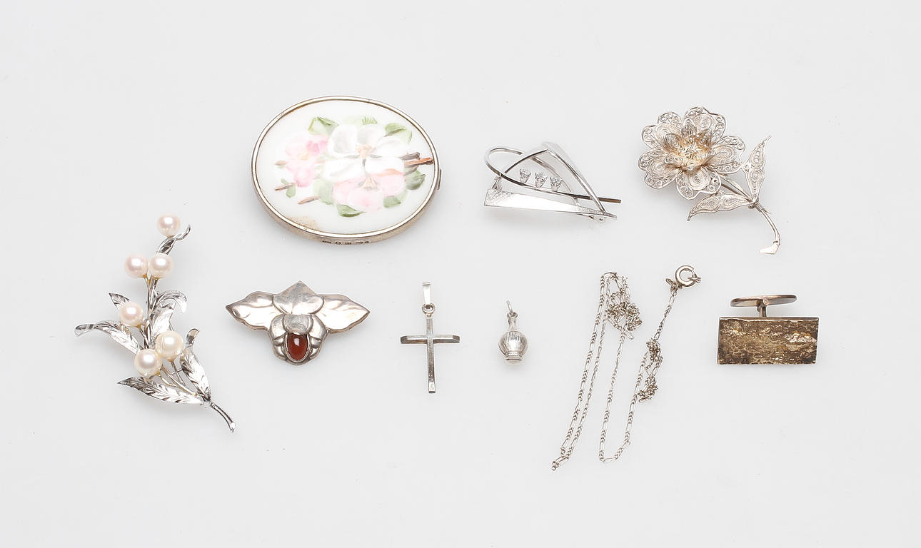 SILVERSMYCKEN, 9 delar, bla filigranarbete.