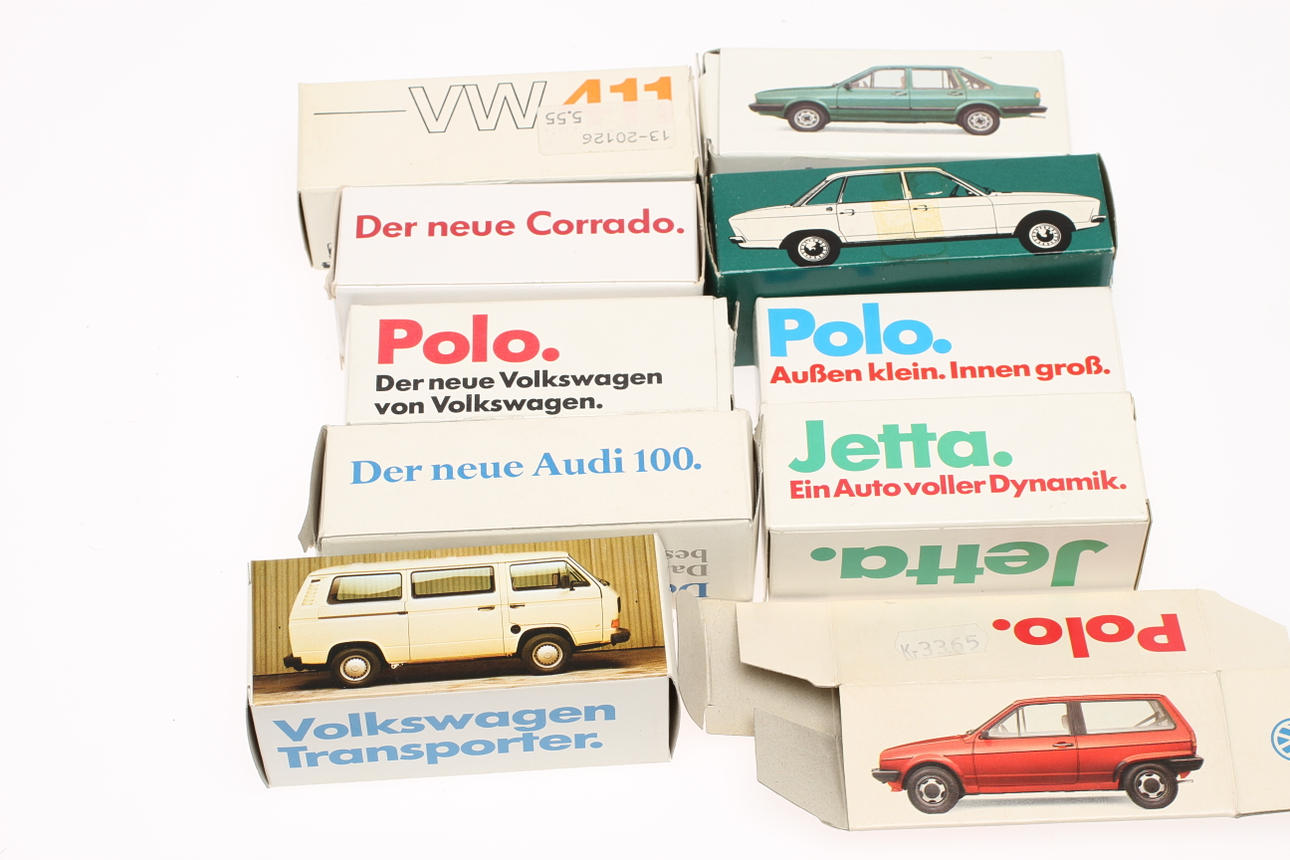 MODELLBILAR PROMOTION VW och AUDI, 8 bilar ORIGINALKARTONGER + en kartong.