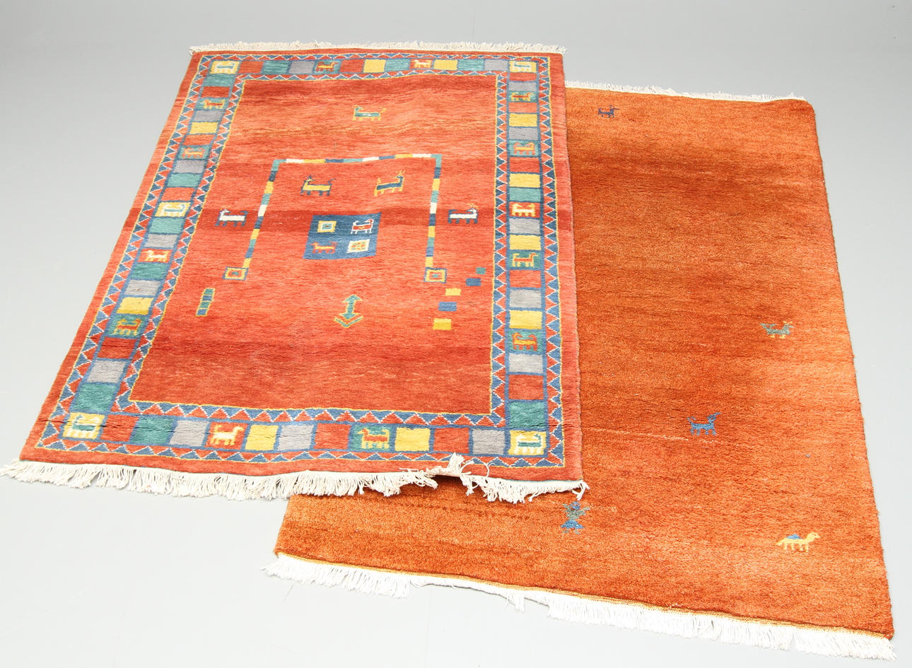 MATTOR, 2 st, Gabeh, 201 x 140, 203 x 139 cm.