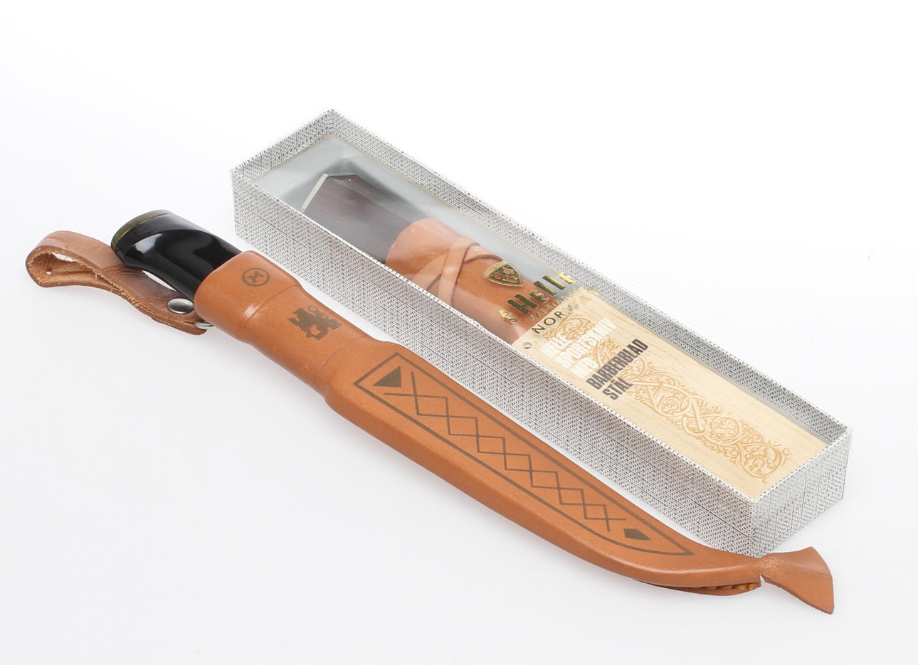 KNIVAR, 2 st, sign J Marttiini Rovaniemi Finland respektive märkt Helle Norge.