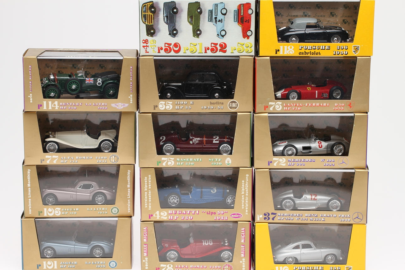 MODELLBILAR BRUMM 14 st ORIGINALKARTONGER.