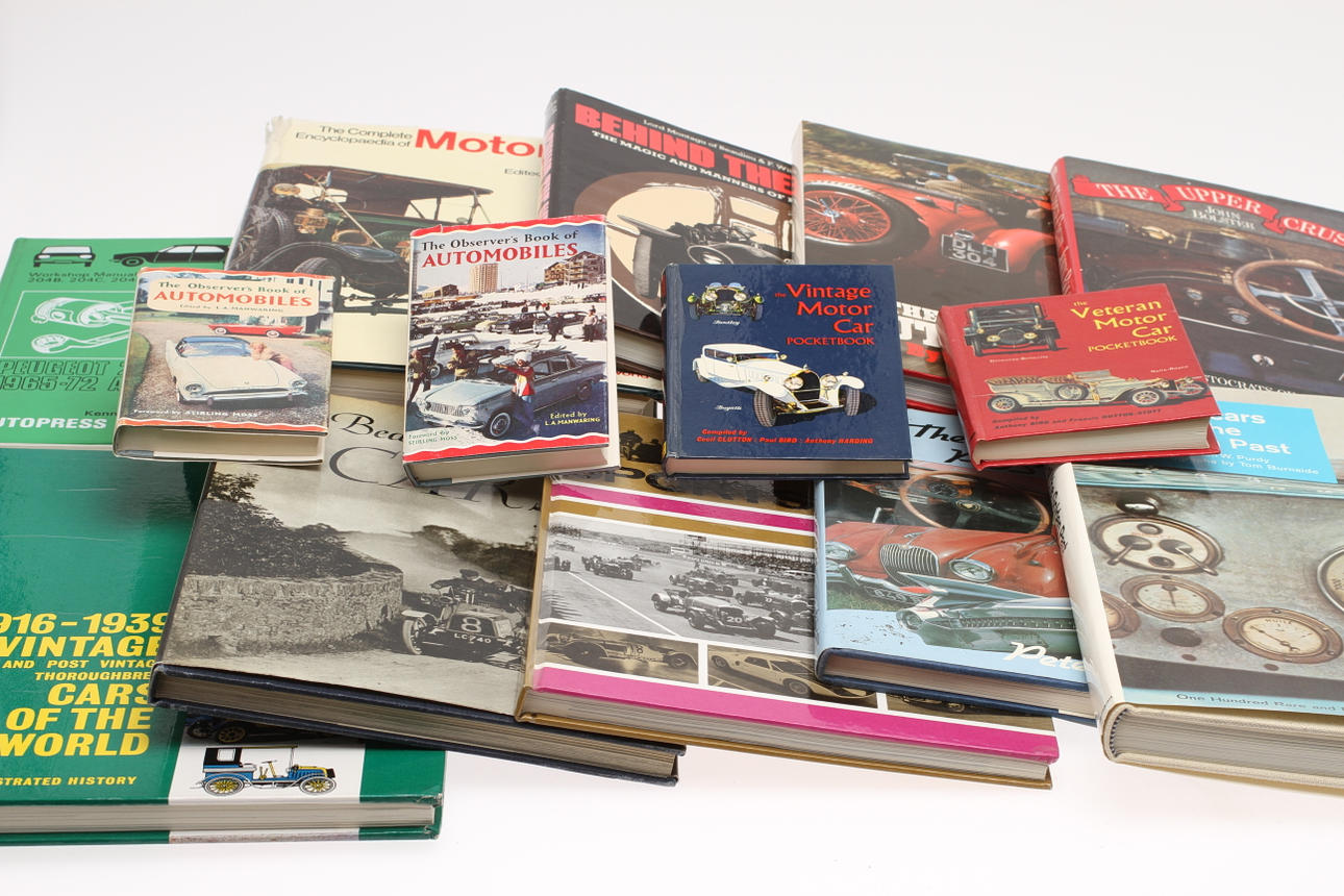 BÖCKER om ÄLDRE BILAR och SPORTBILAR.
