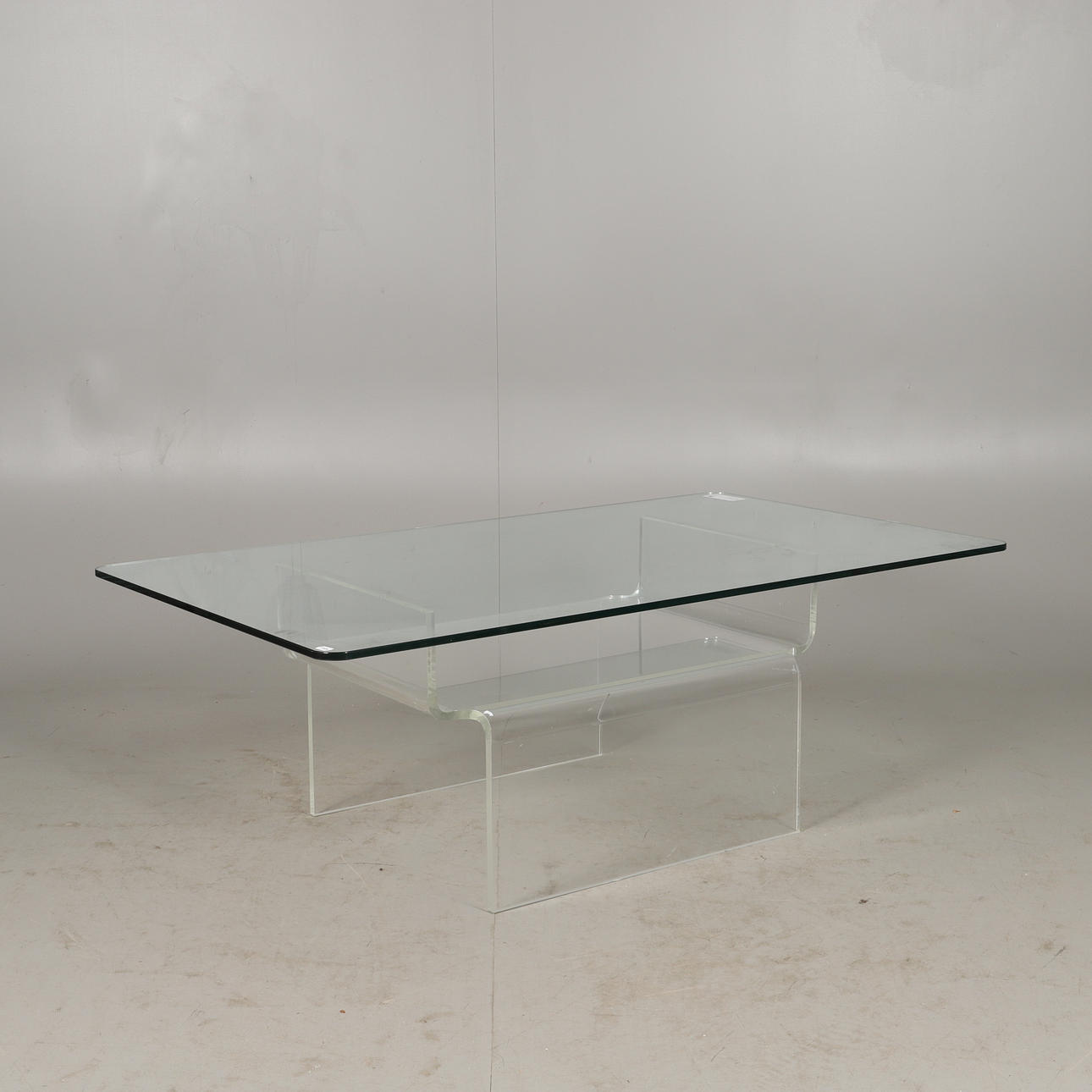 SOFABORD, glas med stel af plexiglas.