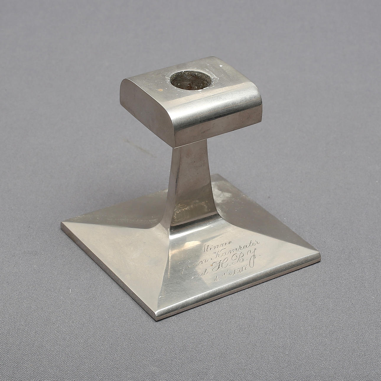 KERZENSTÄNDER, Stahl, datierter Stich 1917.