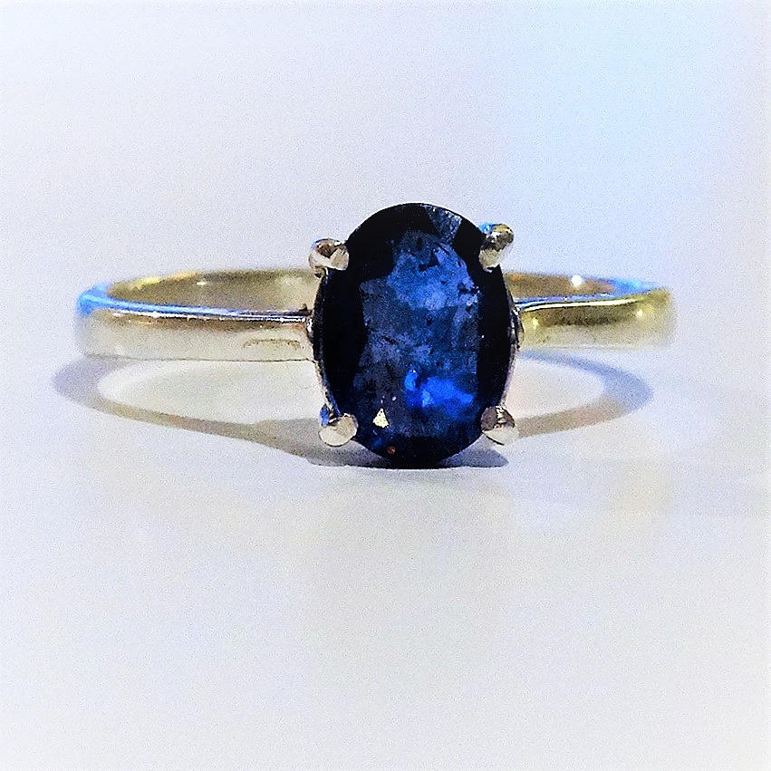 CEYLON SAFIR, 1,5 ct. ring, med 925 silver inställning.