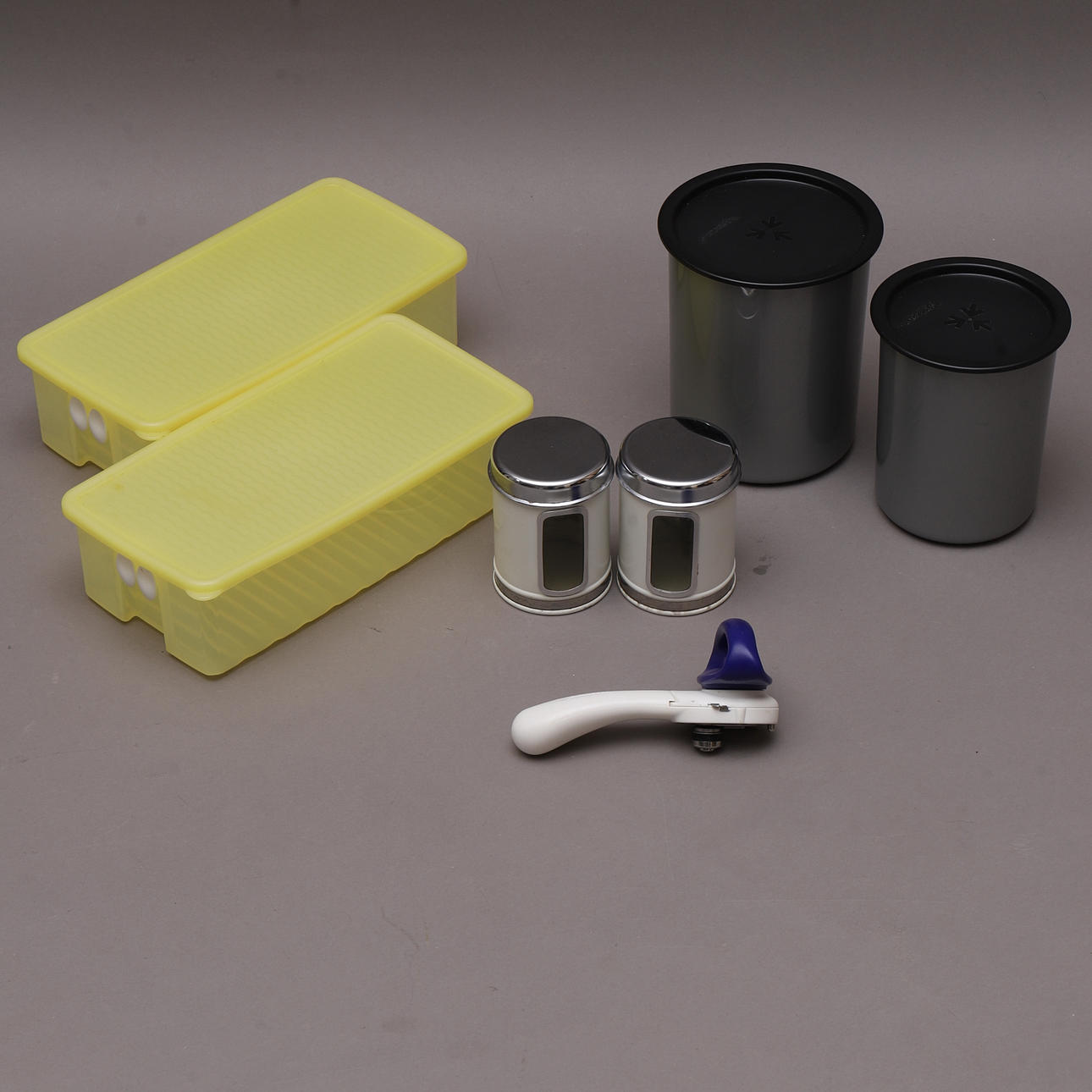 DÅSE, SKUFFER & ÅBNERE, 7 stk, plast & metal, bl.a. Tupperware.