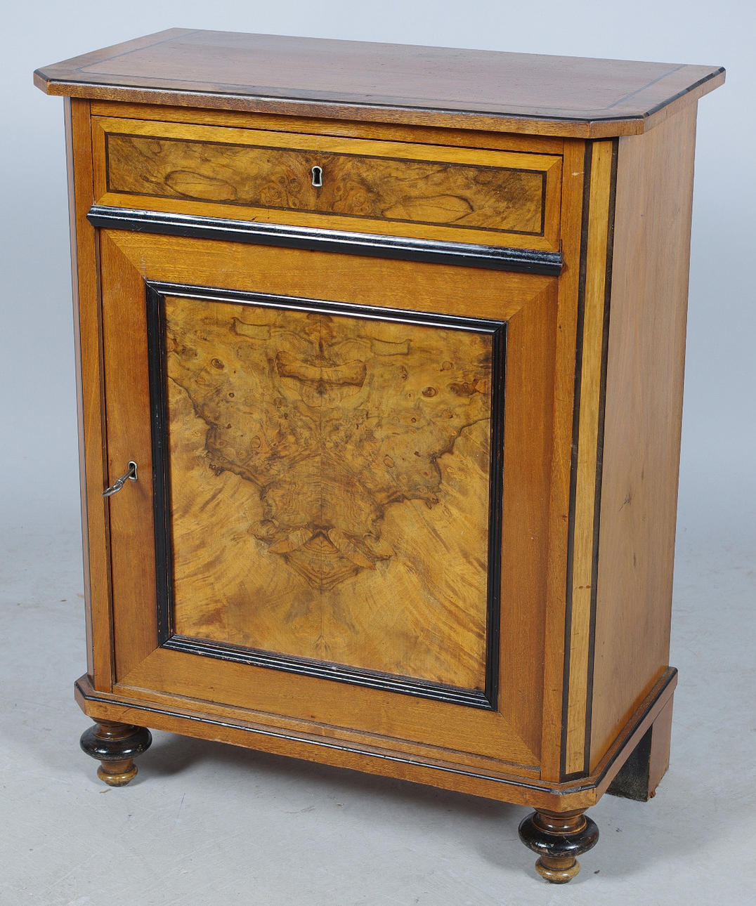 KONSOLSKÅP, mahogny/rot-faner, sent 1800-tal.